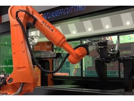 16-osiowa dwustanowiskowa wycinarka laserowa 3D